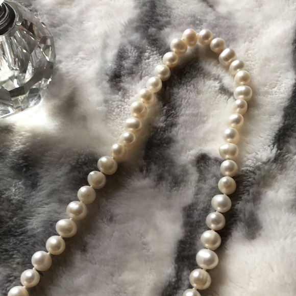 NWOT 19” 6mm pearl toggle necklace - Picture 3 of 3